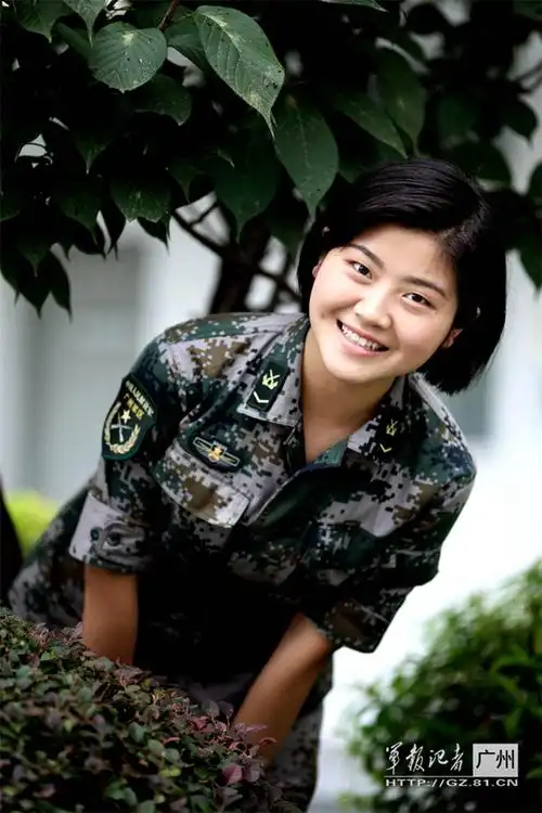 16 解放军长话连女兵羞涩可爱
