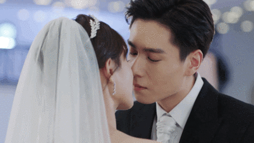 戚薇的吻戏戚薇说吴京摸大腿