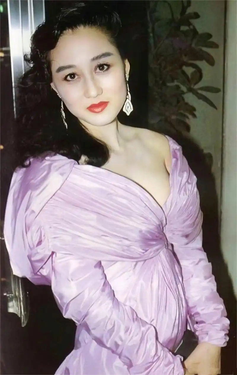 这么一看李连杰前妻黄秋燕这颜值真不输利智! 67