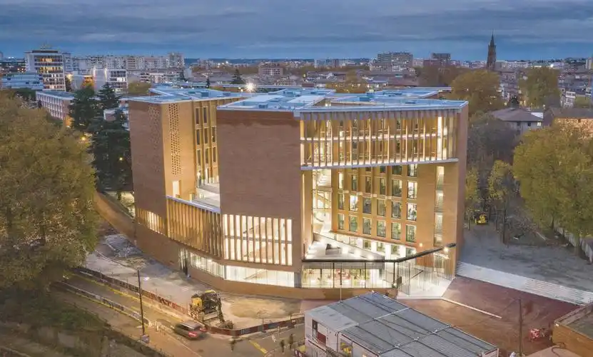 最美十大校园图卢兹一大