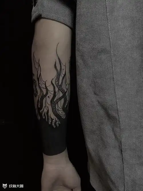 小黑臂点缀遮盖_纹身图案手稿图片_豆芽的纹身作品集