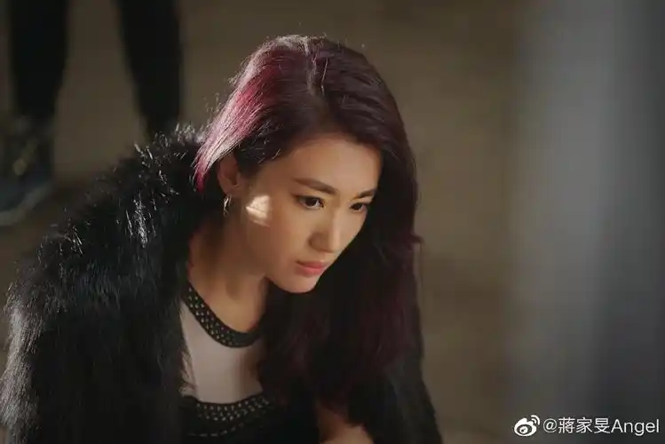 蒋家旻性感图片一览,她为什么叫东莞腊肠? 本文共(1252字)