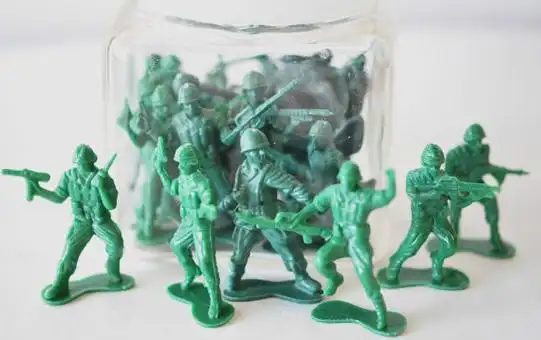 一种一般高约3—5cm的,作为玩具出售的软塑料小人,又名塑料兵人,玩具