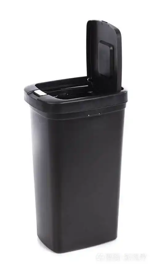 现代垃圾桶隔离在白色背景上