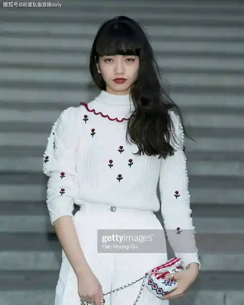 日本"厌世脸"女神小松菜奈生子当妈,时尚与爱情并存!_人们_角色_演技