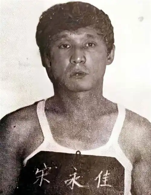 回顾:乔四的王牌打手莫磊,昔日香车美女纸醉金迷,如今下场凄惨