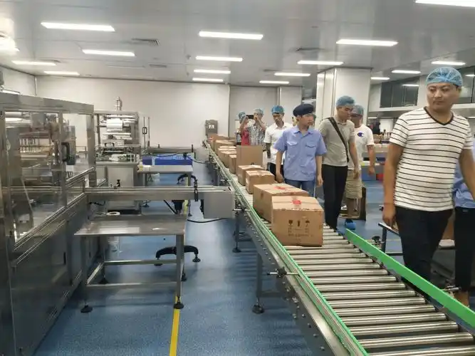 包装好的产品通过流水线直接进入仓库