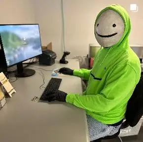 顶流mc主播dream选择露脸被网暴后重新戴上面具