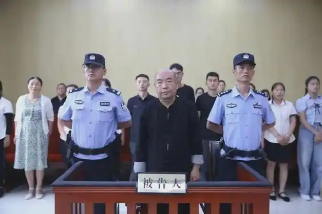 县委书记生财有道,买卖文物获利!