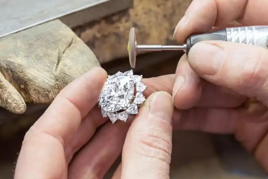 欺骗大家数上百年,钻石稀有假象被揭开,有企业亏损达6500万美元