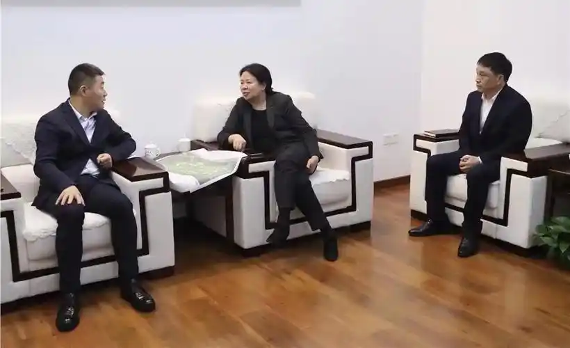 洛江区主要领导会见浙江万洋集团总裁