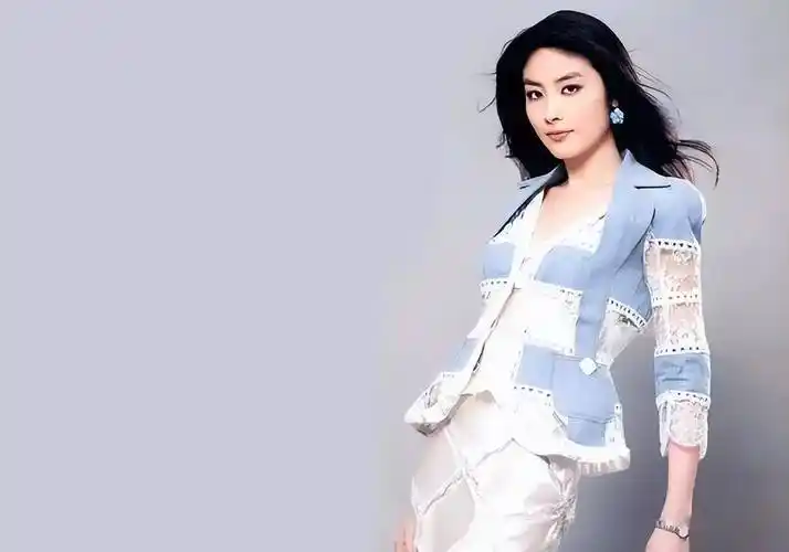 51岁陈慧琳,青春不老的容颜与完美身材,令人惊叹!_运动_皮肤_生活