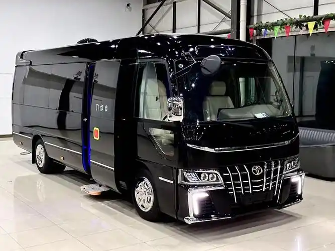 丰田考斯特12座商务车黑金刚款式个性