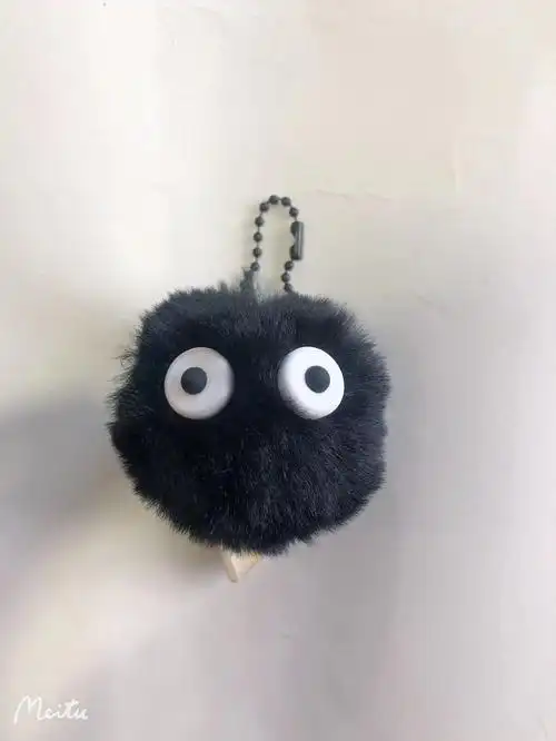 千与千寻小煤球挂件毛球钥匙扣批发ins时尚包包灰尘精灵衣服配饰