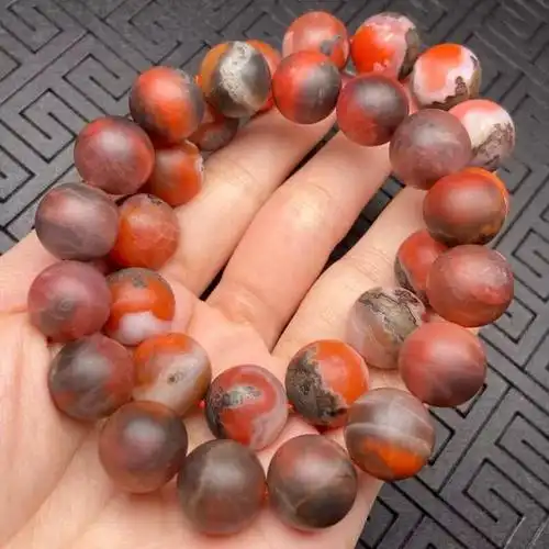 南红中的霸主:铁皮包浆南红有没有收藏价值