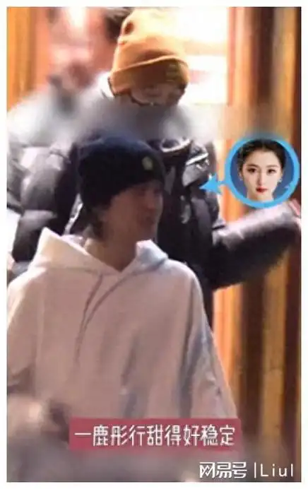 戴情侣帽秀恩爱,怼脸合照越来越有夫妻相|鹿晗|恋情|关晓彤|胡歌老婆