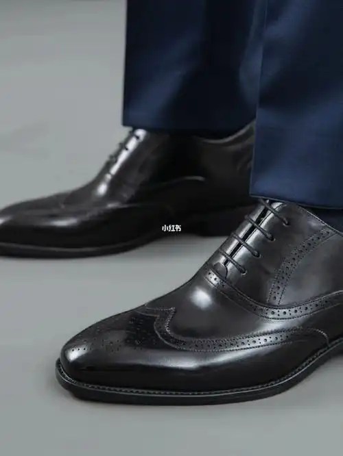 布洛克雕花牛津鞋的细节