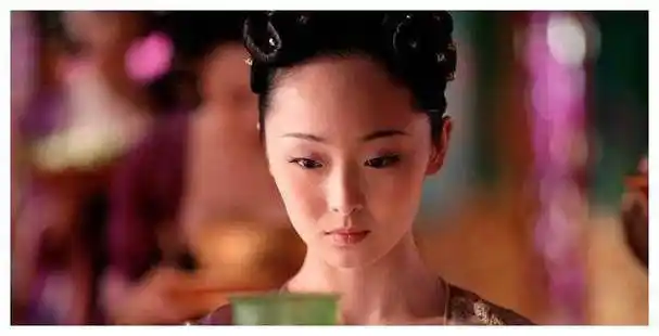 然而,陈莲并不愿意进宫成为皇帝的妻子,她并不想过那种荣华富贵的宫廷