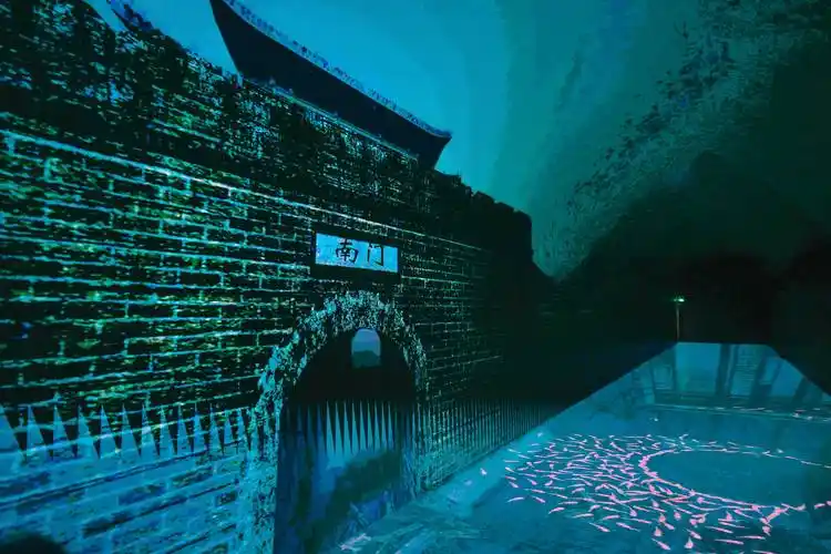 千岛湖:通过震撼震撼的音效 ,起伏的剧情让我们身临其境的感受大水