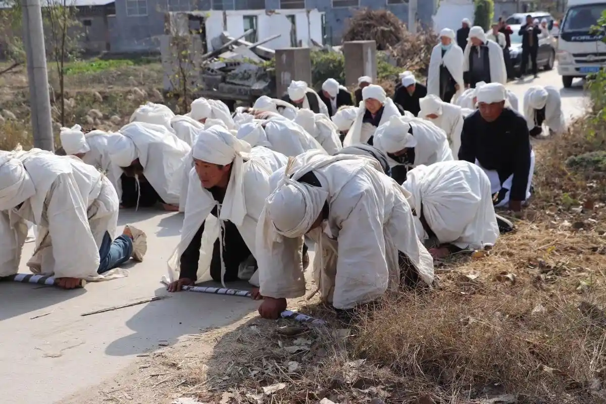 农村俗语:"寿不送烟,丧不后补",农村老一辈人为何这样说?