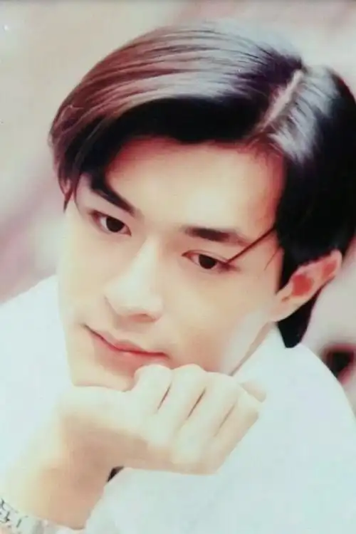 年轻时的古天乐,颜值应该可以排名娱乐圈中所有男星中的top位置,五官