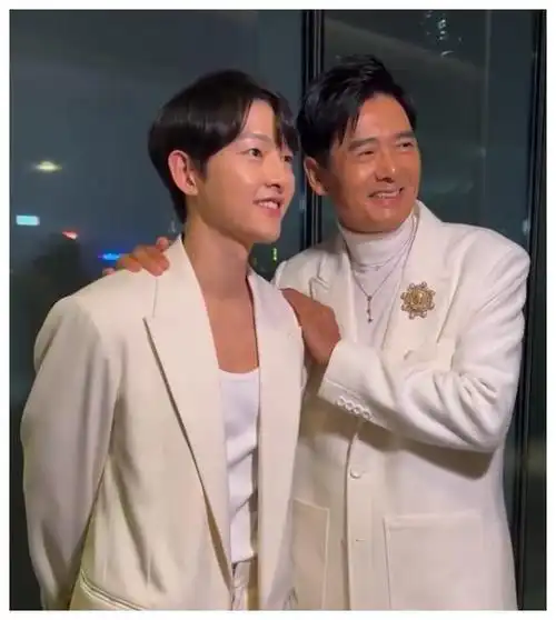 周润发68岁近照"吓人",胳膊全疙瘩,正面回应裸捐!