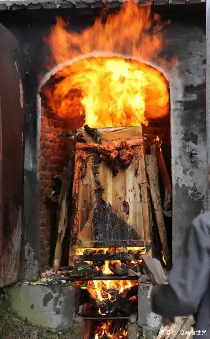 为何火化尸体时炉内会传出"哭声"?并非封建迷信,而是有原因的