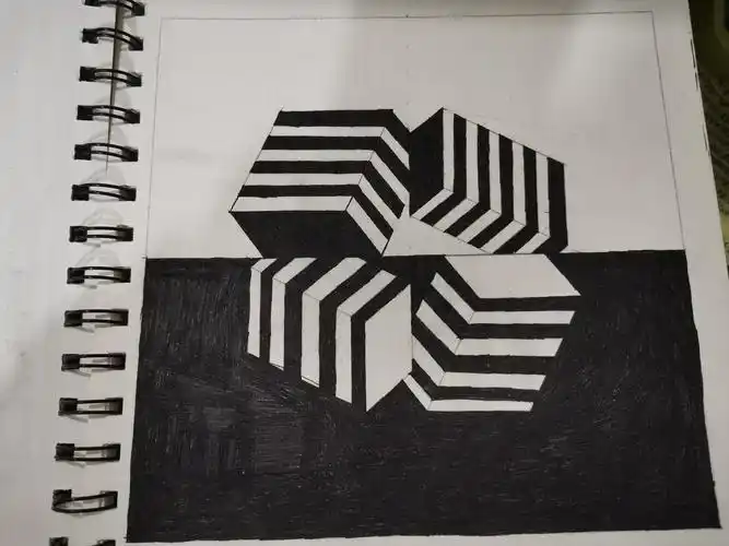 由四个长方体加上黑白色,会让人感觉到很有视觉感,在平面上有了立体感