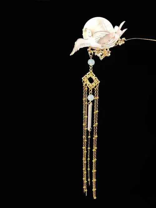 正文设计亮点|复古宫廷风的一款发簪,简约的合金簪体,顶端装饰精致的