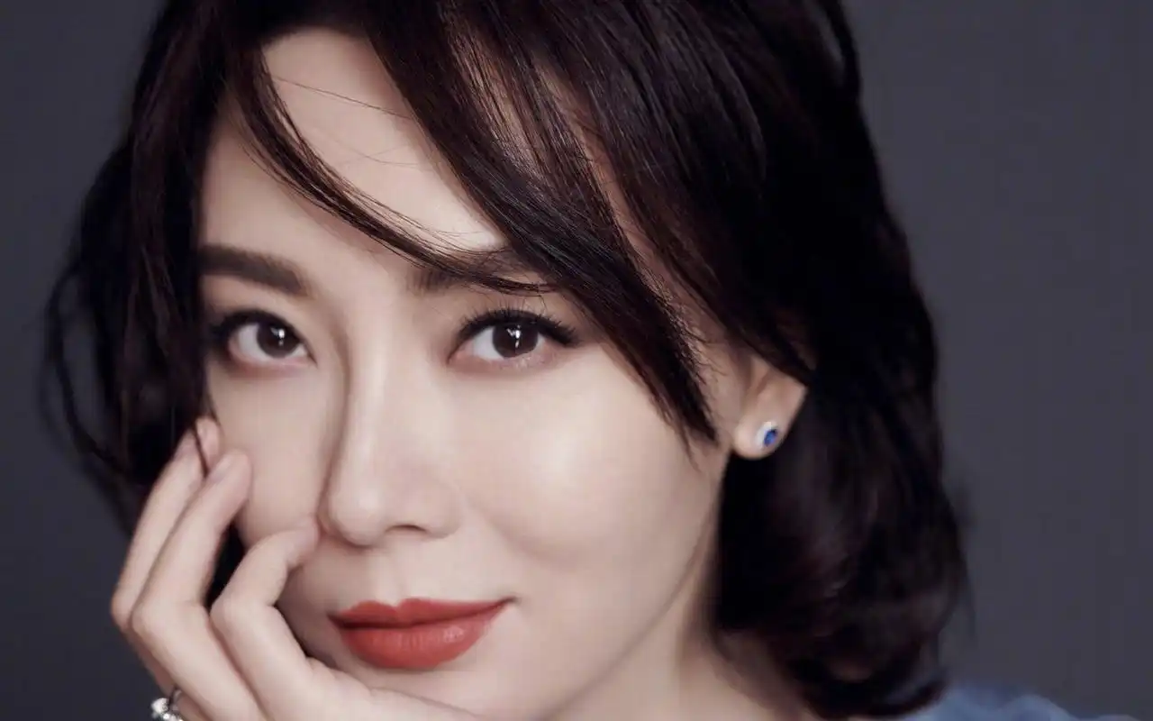 陈数优雅知性写真桌面壁纸