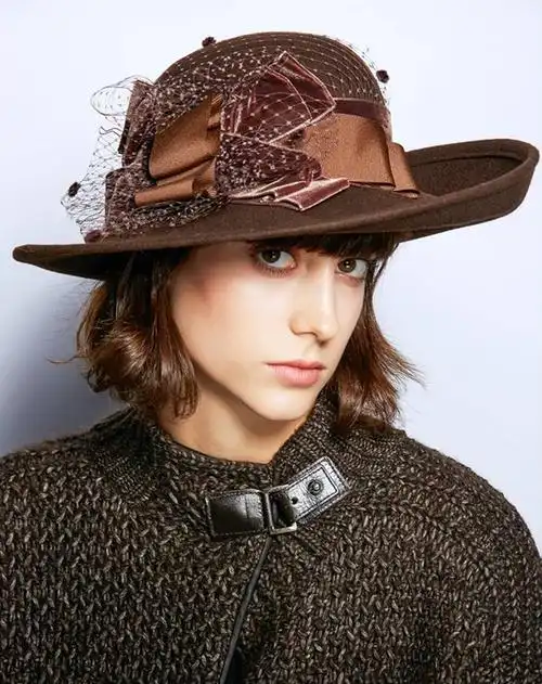 不仅时髦还显脸小?宽檐帽真的是谁戴谁好看