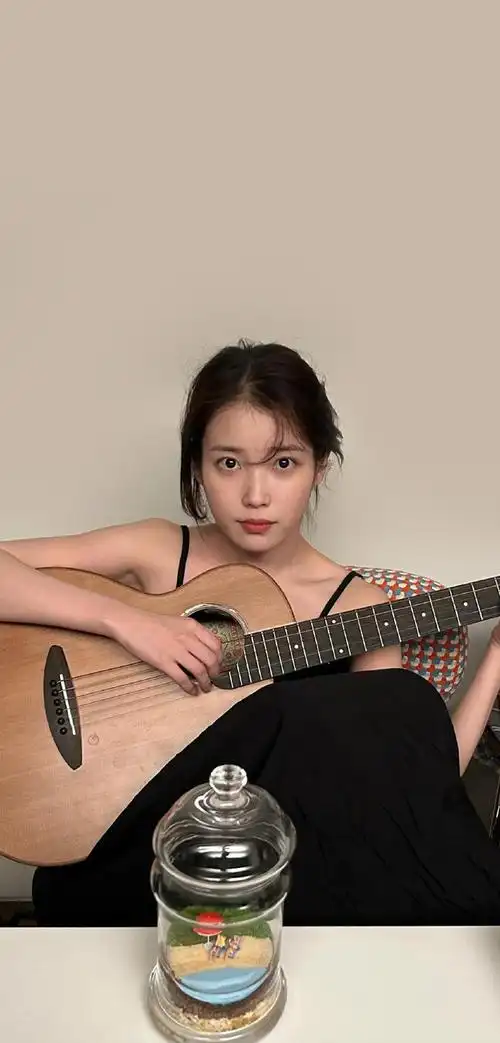 李知恩超话7015#iu李知恩人美心善#  240513 iu李知恩饭制壁纸