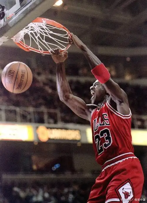 乔丹投篮时的特点