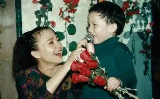 "喜剧女王"宋丹丹:那些年,爱过的男人们_袁钢_初恋_小时候