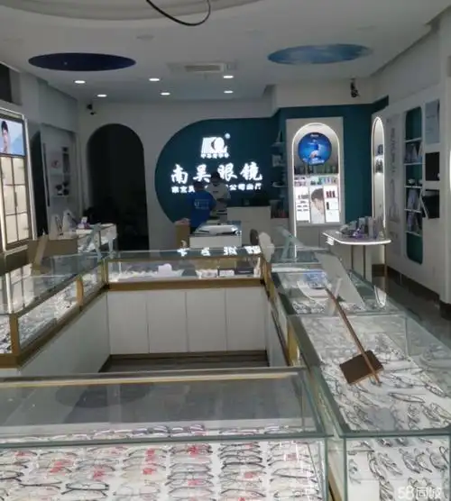 【2图】十字路口零食店眼镜店转让集贤南路的位置,安庆大观安庆八佰伴