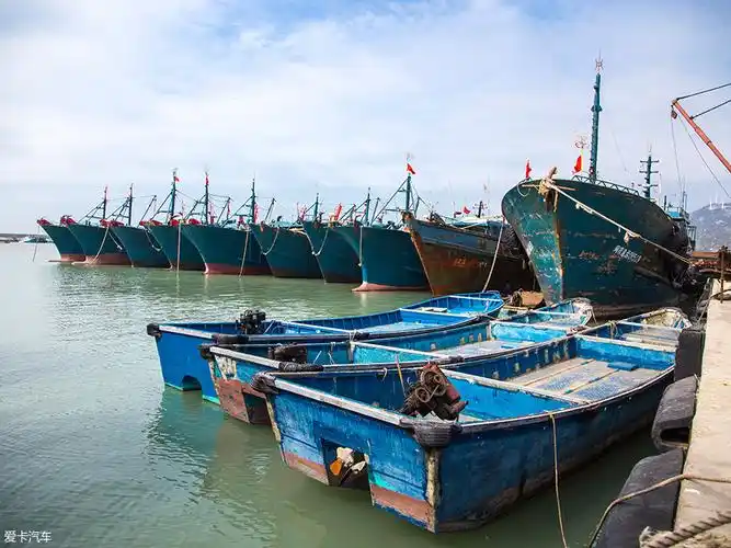 过段时间当这些渔船齐齐出发前往海上捕鱼时,又会是另一番热闹的景象.