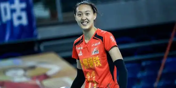 杨涵玉的身高已经可以和身高1.98米的朱婷相提并论了.