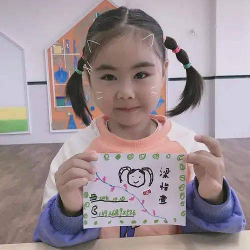 在黄月亮幼儿园快乐成长的我!