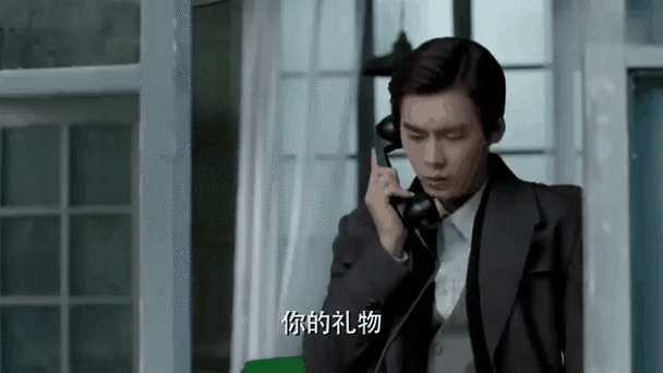 麻雀:陈深有急事赶火车,打电话向李小男解释,一定亲手送出礼物