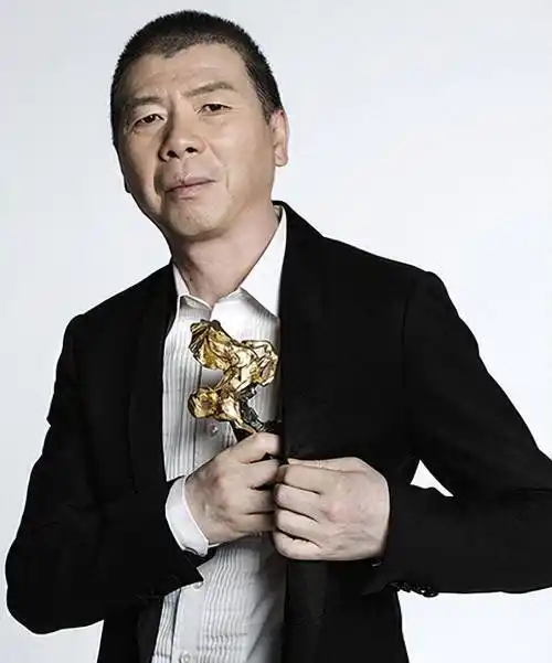 娱乐圈这4位男星,人人资产过亿,却一直受病痛折磨,根本治不好_冯小刚