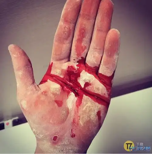 啊啊啊看着就疼! 天啊这一手血好心疼!