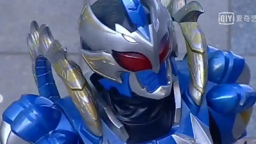 铠甲勇士风鹰侠和蚂蚁兽交战蚂蚁兽被打跑了