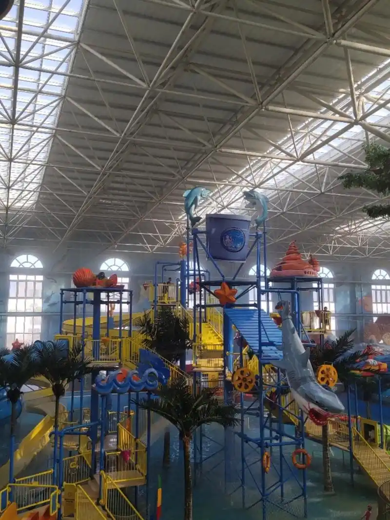 沈阳欧亚菲温泉水上乐园 96地点在新民,市内开车大约一个小时到