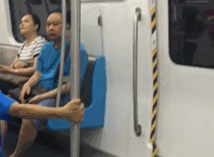 不能忍没想到厦门地铁通车才几天就有人在里面干这种事