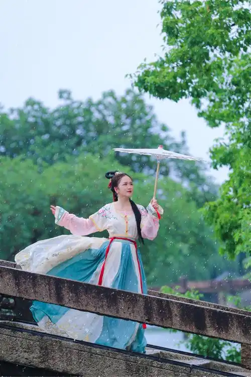 江南的秋雨绵绵