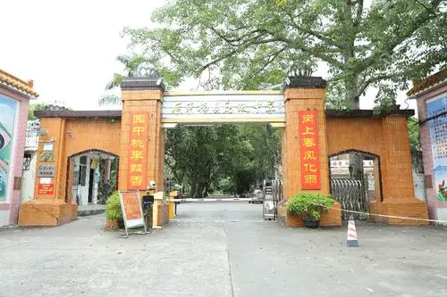 广东梅县高级中学校门