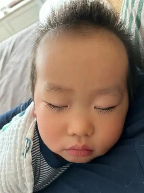 宝宝突然发烧02不吃药不打针