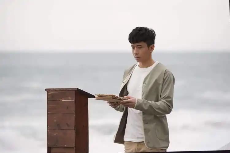 光良拍摄雨中的赞美诗遇暴雨成本暴涨2倍mv小孩与狗超可爱