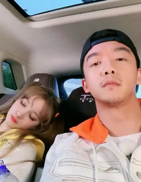 宋雨琦成功代替baby与郑恺组搭档?一早晒他睡照庆生,超默契