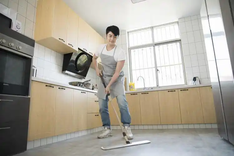 天天扫地,为什么地板还是脏?教你几招,一周不扫也干净_手机搜狐网